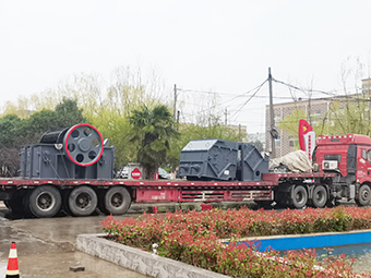 山東客戶訂購(gòu)的高效細(xì)碎機(jī)發(fā)貨