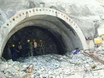 移動(dòng)式洞渣破碎生產(chǎn)線